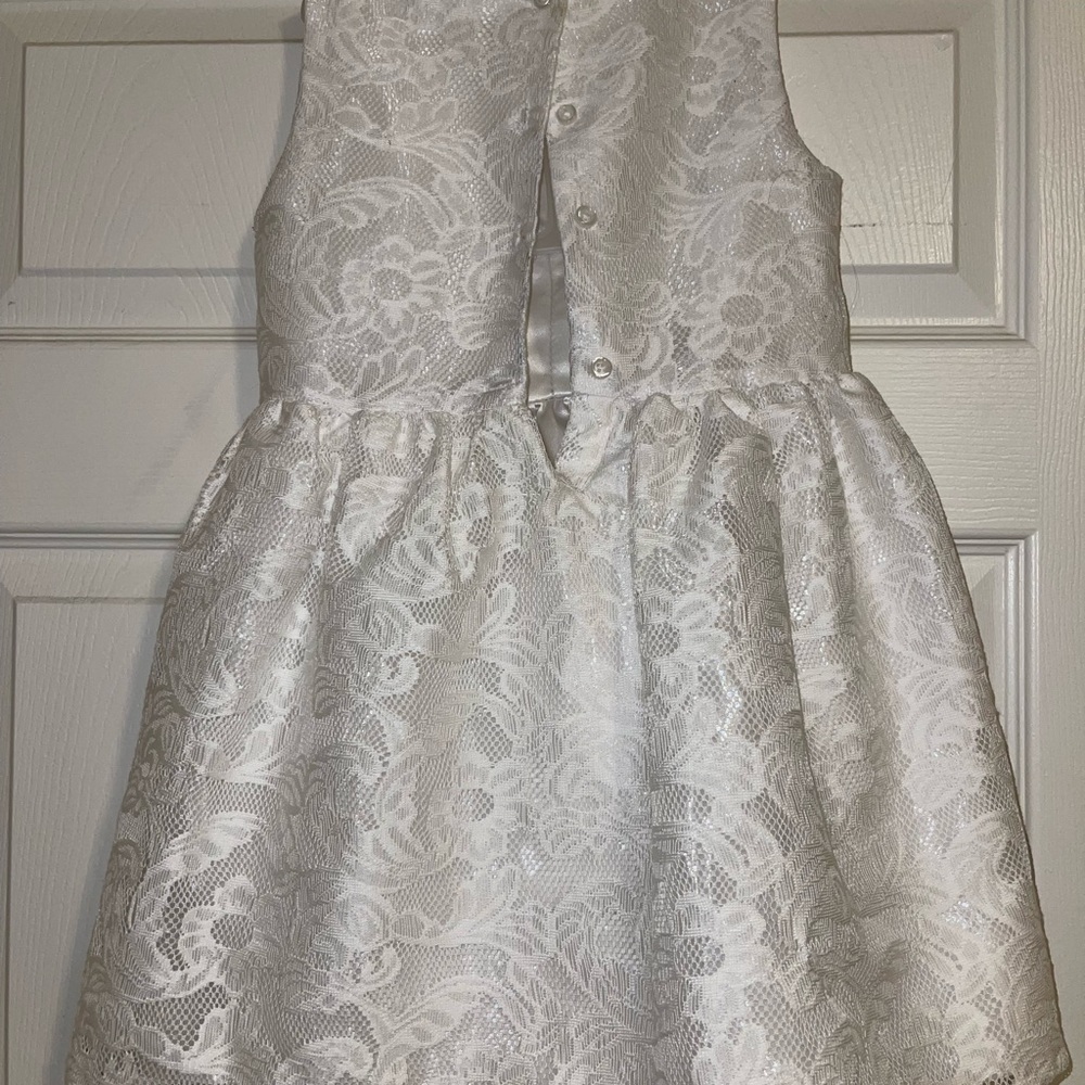 White Sleeveless A-line Dress with Crew Neck for Weddings